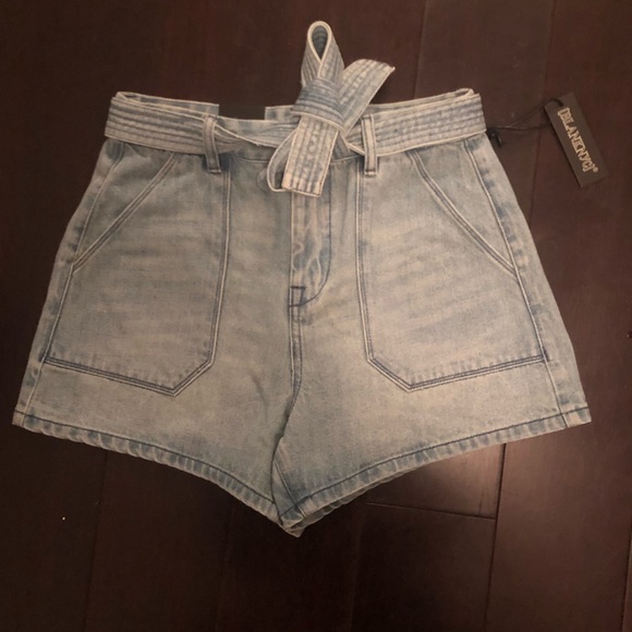 NWT$89 BLANKNYC Belted tie waist denim shorts size 26 Nordstrom - Picture 5 of 6